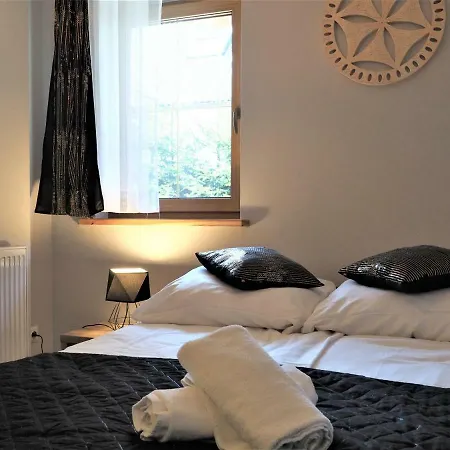 Vip Folk Apartmán